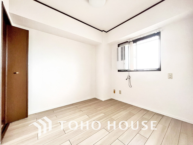 内装 採光もある洋室は、くつろぎのひと時を過ごすのにぴったり