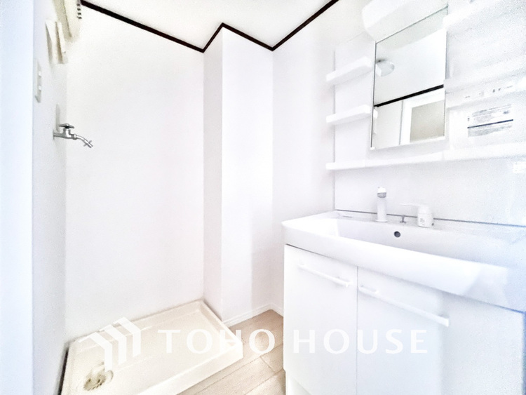 洗面 新規設置の洗面化粧台、収納量も良好です。