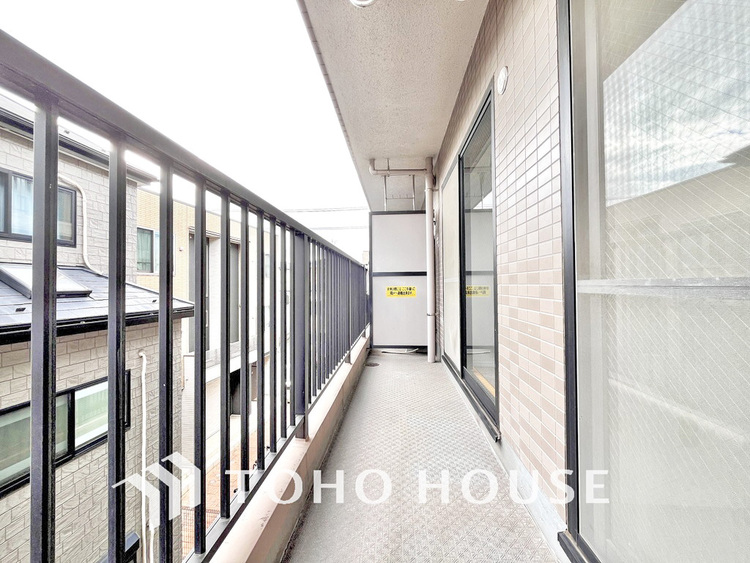 バルコニー 陽当たり良好なバルコニー