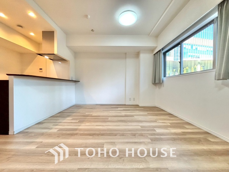 内装 叶えたかったのは落ち着きのあるナチュラルな風合い、そして開放感があるリビング。優雅な気分に浸れる幸せな時間を家族が自然と集まりたくなるこの空間で。