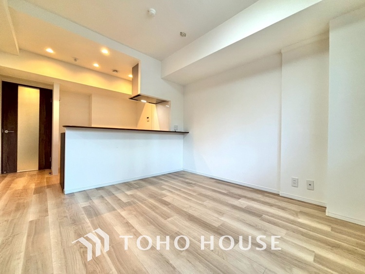 内装 ◆瀟洒な空間◆落ち着きのある彩が見事に調和させた瀟洒な空間を演出。ここに集まる家族の会話と笑顔が絶え間なく続く幸せな空間。