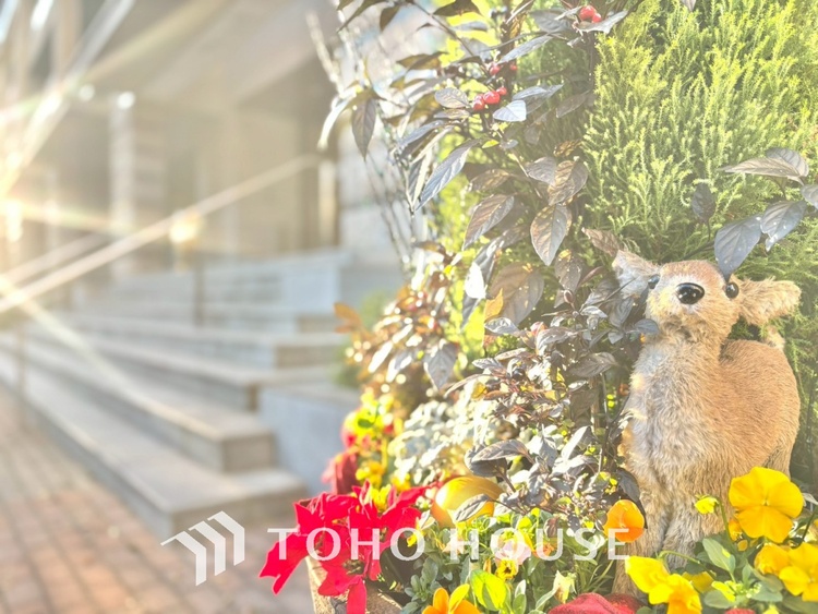 外観 ほんの少しのこだわり。ちょっとした色使いがその家がもつ雰囲気、趣（おもむき）を携え、暮らす家族や訪ねてくる友人・知人に新鮮な香りを運んできます。