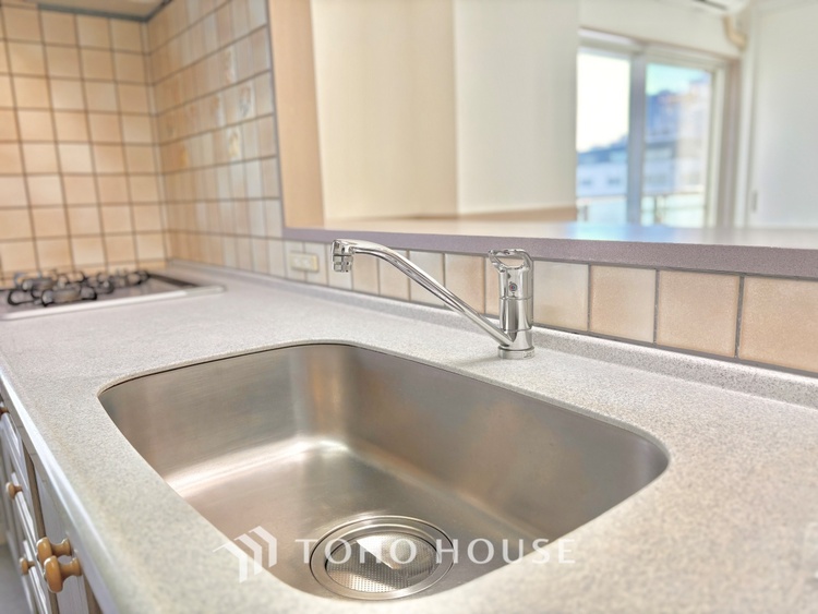 キッチン 上質な素材に囲まれたキッチンは、穏やかな時間が流れる特別な空間。洗練された料理が生まれる場所です。