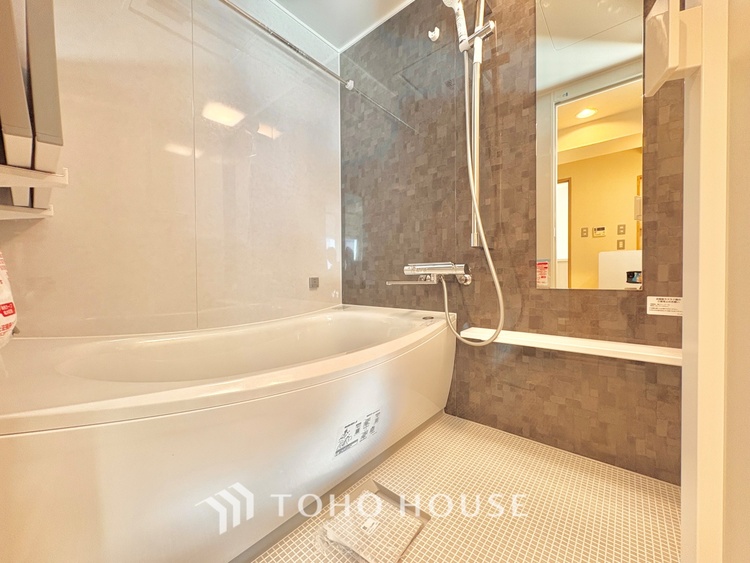 風呂 浴室は一日の疲れを癒す特別な空間。清潔感と快適性で心身ともにリフレッシュできます。