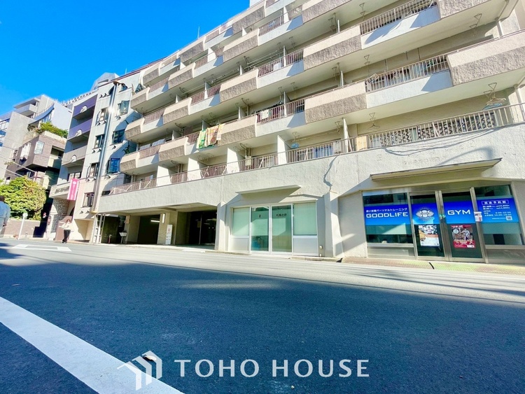 外観 ほんの少しのこだわり。ちょっとした色使いがその家がもつ雰囲気、趣（おもむき）を携え、暮らす家族や訪ねてくる友人・知人に新鮮な香りを運んできます。