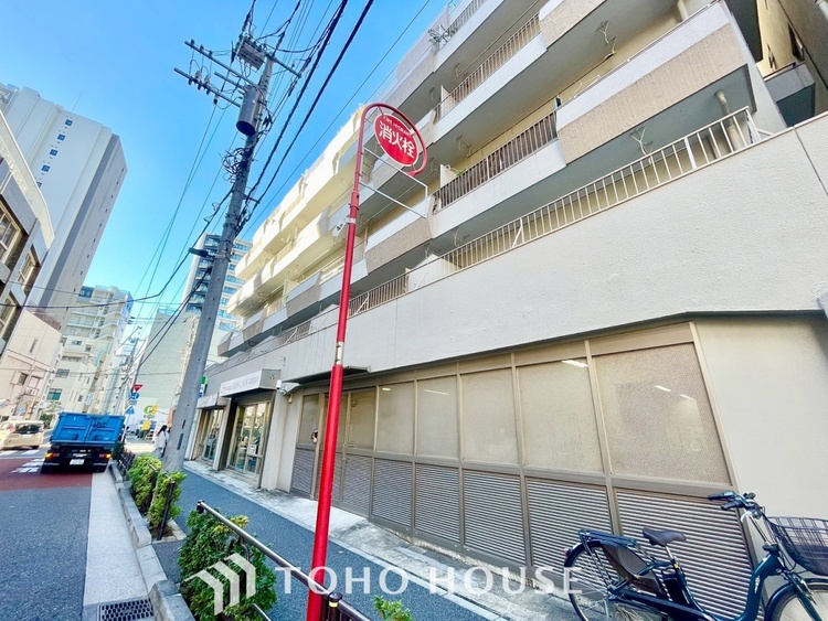 外観 ほんの少しのこだわり。ちょっとした色使いがその家がもつ雰囲気、趣（おもむき）を携え、暮らす家族や訪ねてくる友人・知人に新鮮な香りを運んできます。