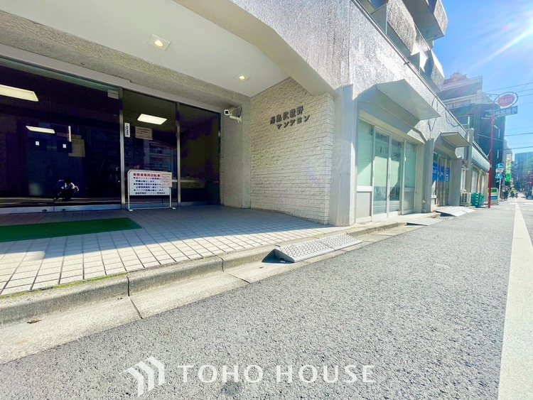 外観 ほんの少しのこだわり。ちょっとした色使いがその家がもつ雰囲気、趣（おもむき）を携え、暮らす家族や訪ねてくる友人・知人に新鮮な香りを運んできます。