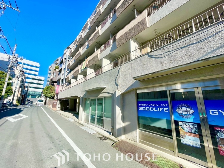 外観 ほんの少しのこだわり。ちょっとした色使いがその家がもつ雰囲気、趣（おもむき）を携え、暮らす家族や訪ねてくる友人・知人に新鮮な香りを運んできます。