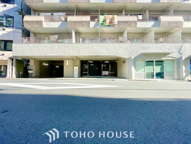 外観 ほんの少しのこだわり。ちょっとした色使いがその家がもつ雰囲気、趣（おもむき）を携え、暮らす家族や訪ねてくる友人・知人に新鮮な香りを運んできます。