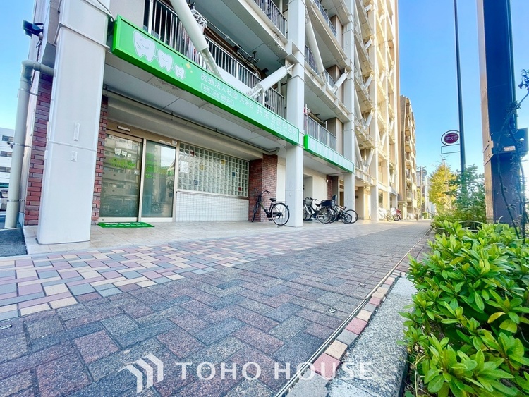 外観 ほんの少しのこだわり。ちょっとした色使いがその家がもつ雰囲気、趣（おもむき）を携え、暮らす家族や訪ねてくる友人・知人に新鮮な香りを運んできます。