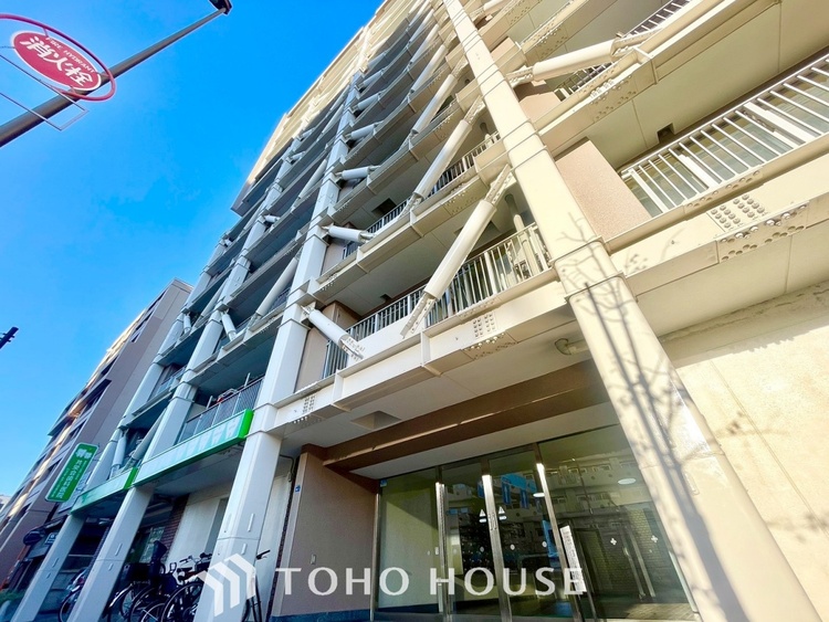 外観 ほんの少しのこだわり。ちょっとした色使いがその家がもつ雰囲気、趣（おもむき）を携え、暮らす家族や訪ねてくる友人・知人に新鮮な香りを運んできます。