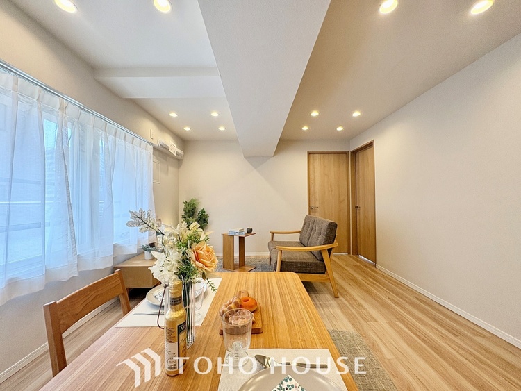 内装 【LIVING】◆Sunshine◆光が燦々と入り、いるだけで気持ちいい。「開放的でゆとりあるお部屋です。