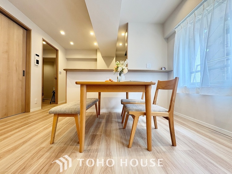 内装 【LIVING】◆眩い◆光が燦々と入り、家族の笑顔を照らす。「いつまでも続いて」と願う夢のような毎日がここにある