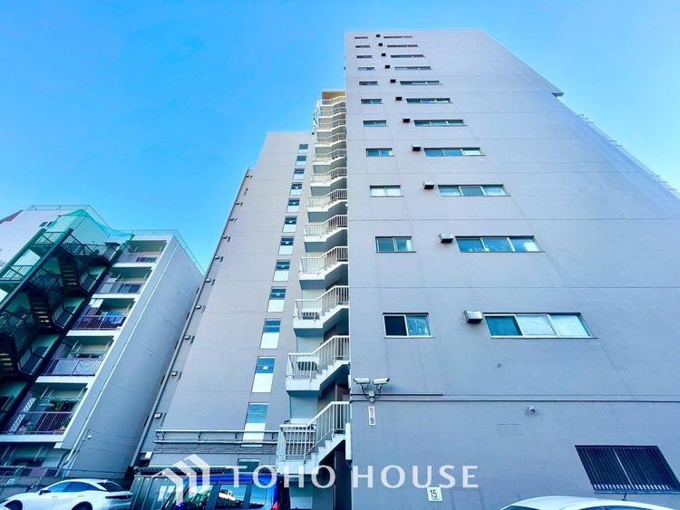 外観 ほんの少しのこだわり。ちょっとした色使いがその家がもつ雰囲気、趣（おもむき）を携え、暮らす家族や訪ねてくる友人・知人に新鮮な香りを運んできます。