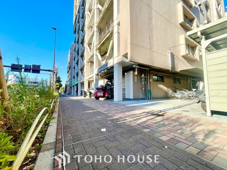 外観 ほんの少しのこだわり。ちょっとした色使いがその家がもつ雰囲気、趣（おもむき）を携え、暮らす家族や訪ねてくる友人・知人に新鮮な香りを運んできます。