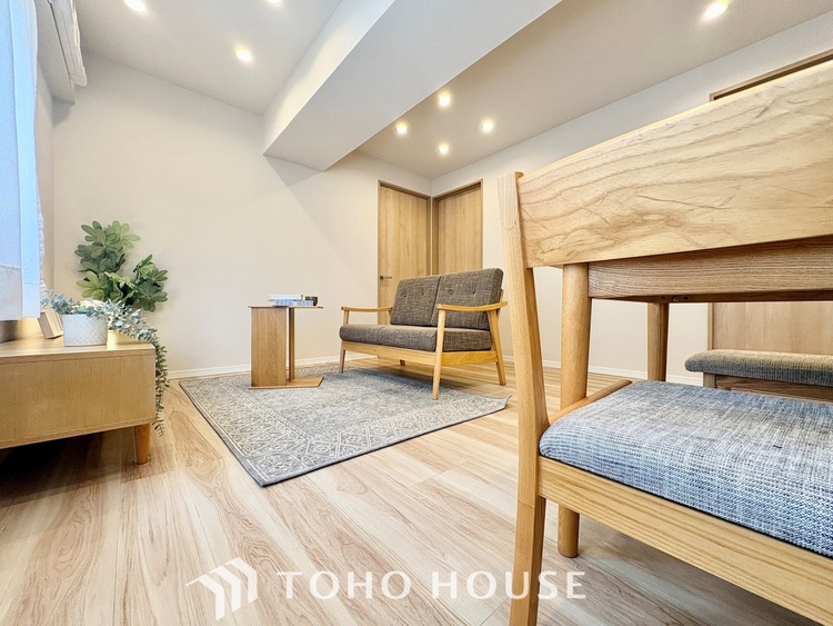 内装 【LIVING】◆扉を◆開くとこの景色。家族の”おかえり”の声が聞こえてきそう。