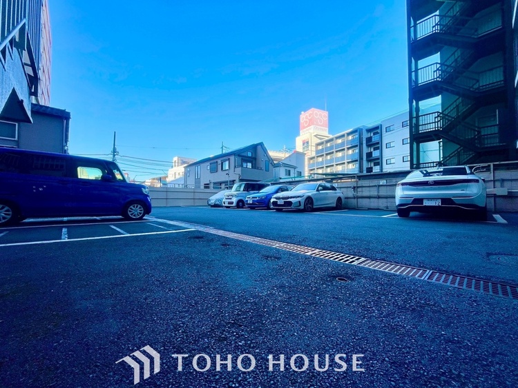 駐車場 大切な自動車を置いておけるスペースがあります。