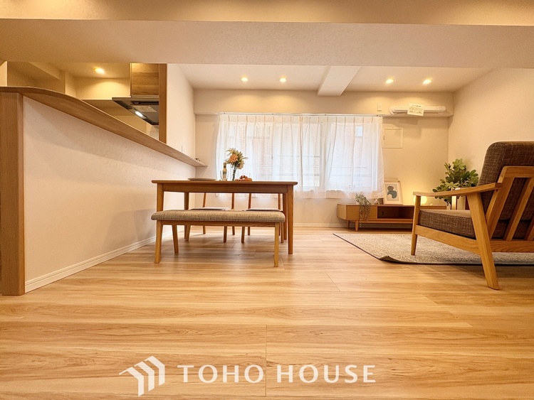 内装 【LIVING】◆住む喜び、楽しさ、感動◆を君と共有したい。いつまでもずっと家族を見渡せるこの広い空間で。