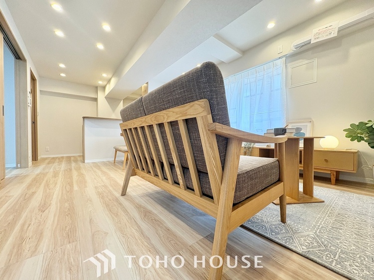 内装 【LIVING】◆扉を◆開くとこの景色。家族の”おかえり”の声が聞こえてきそう。