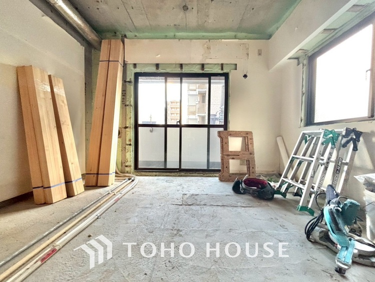 内装 【改装中】感性を育むプライベートルームはシンプルでスマートな空間。好みの空間で読書をしたり、音楽を聞いたりと一人の時間も充実したものにできます。