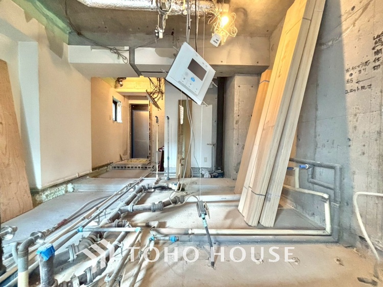 キッチン 【改装中】手元の収納から、足元の収納までが全てスライド式で、奥のスペースまで有効に活用できます。奥まで上から見渡せるので、たまにしか使わない調理器具もサッと取出せます。