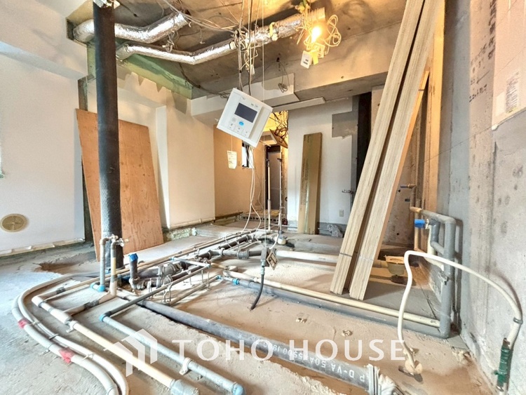 キッチン 【改装中】◆愛育◆キッチンは家族の絆を育む大切な空間。シンプルで使い易いSystemKitchenで愉しく作る料理は愛情のある美味しいご馳走に。家族で使える広々としたダイニングキッチンです。