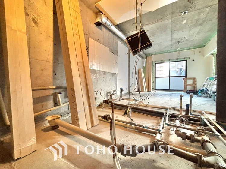 洗面 【改装中】気持ちの良い朝をつくりだし、夕方には笑顔を取り戻させてくれるミラー。パウダールームはいつでも本来の自分を取り戻せる空間。明るく仕上げてあります。