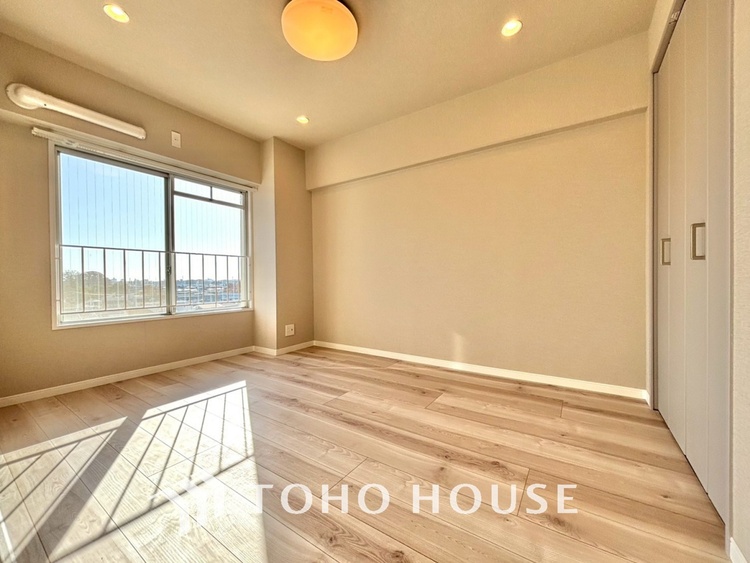 内装 風の通り道。舞い込んでくる風が優しく躍り、室内に爽やかな空気を運んでくる。