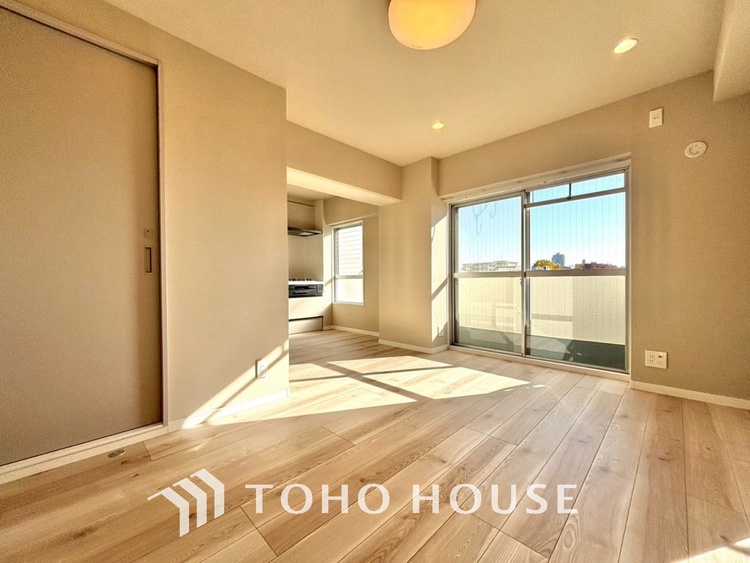 内装 ◆瀟洒な空間◆落ち着きのある彩が見事に調和させた瀟洒な空間を演出。ここに集まる家族の会話と笑顔が絶え間なく続く幸せな空間。