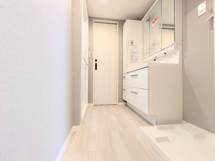 その他 十分な広さの脱衣所。