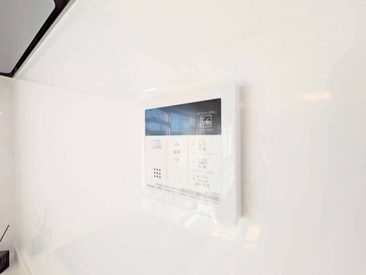 その他 見やすい画面で操作しやすい給湯パネル。
