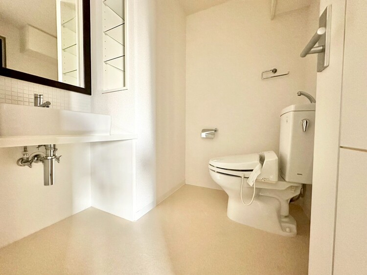 その他 十分な広さの脱衣所。