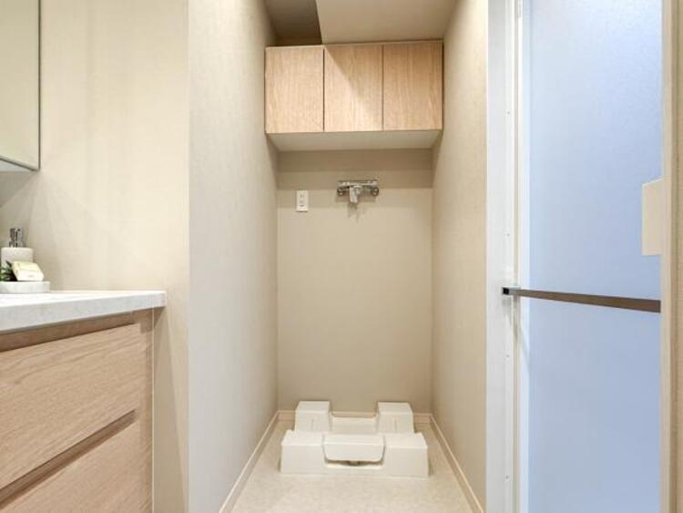 その他 ランドリースペースはしっかりと広さを確保。清潔感のあるカラーで統一されています。