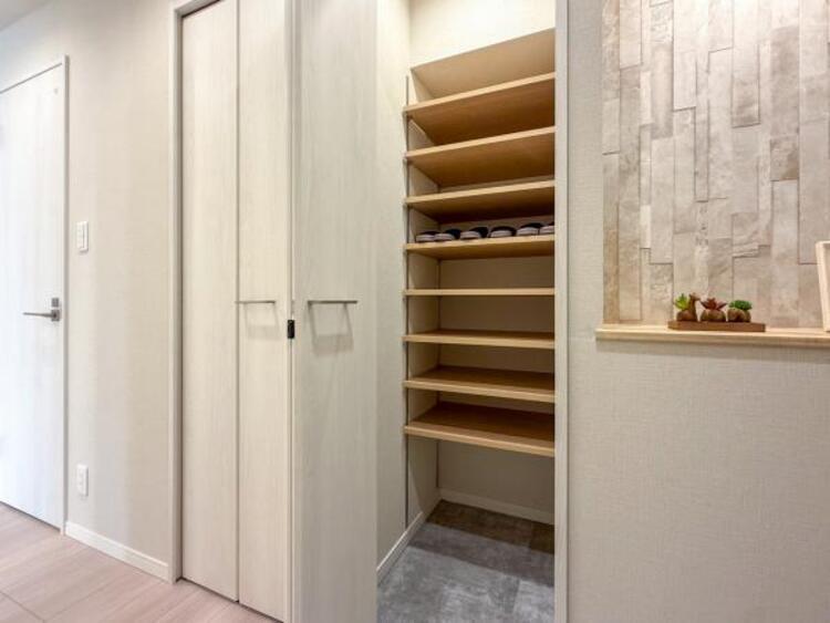 収納 収納スペースを広く設けていますので、たくさんある靴もすべて収納していただけます。