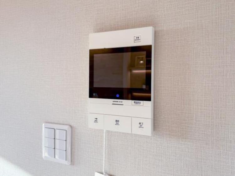 その他 誰が来ても分かるようにテレビモニター付きインターホンを設置。防犯上でも役立ちます。