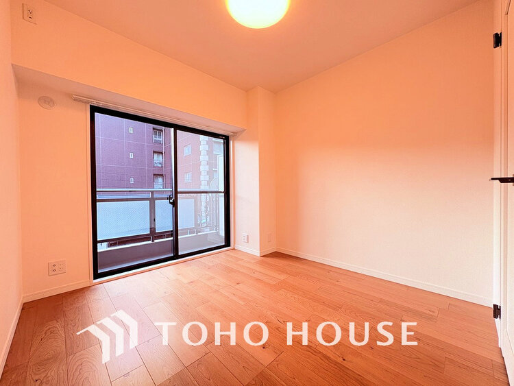 内装 採光もある洋室は、くつろぎのひと時を過ごすのにぴったり