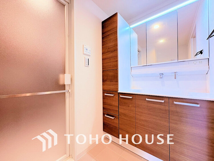 洗面 大きな洗面鏡付き、朝の身支度も楽しくなりますね