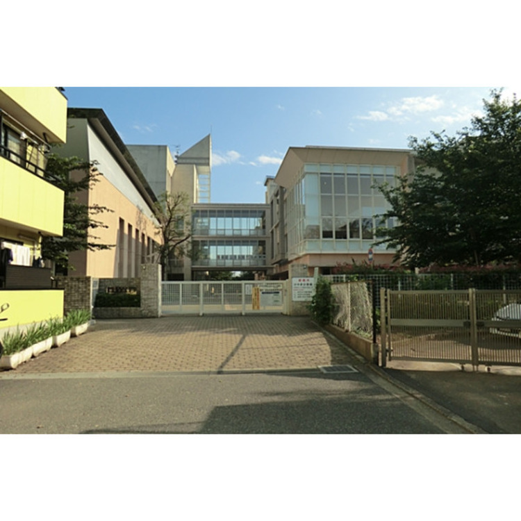 周辺 けやき小学校(約650m)