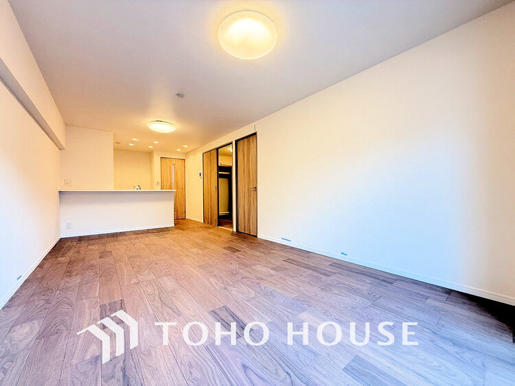 内装 広がりのある住空間、家族が集まるリビング・ダイニング