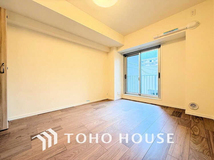 内装 採光もある洋室は、くつろぎのひと時を過ごすのにぴったり