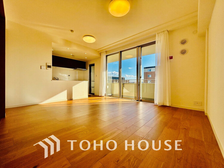 内装 広がりのある住空間、家族が集まるリビング・ダイニング