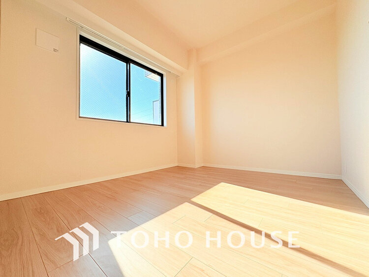 内装 採光もある洋室は、くつろぎのひと時を過ごすのにぴったり