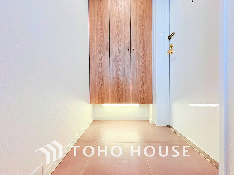 玄関 落ち着いた雰囲気の玄関、家族の帰りを暖かく迎えてくれます