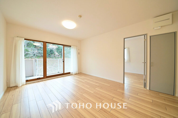 内装 家族みんなが爽やかに過ごせるように、光をたっぷり取り込んだLDK