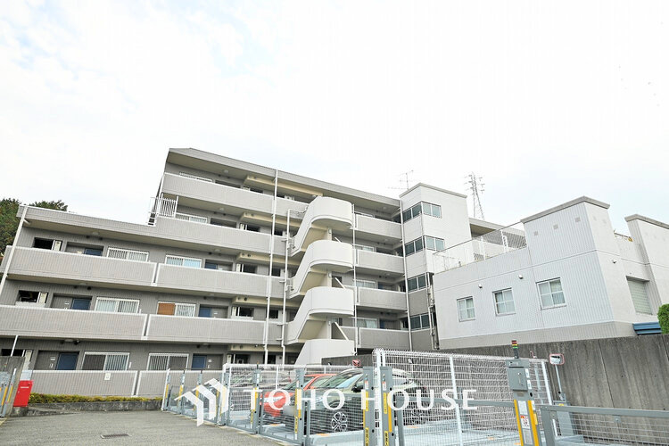 外観 〜最上階・角部屋につき通風・眺望良好〜トランクルーム付きの豊富な収納〜