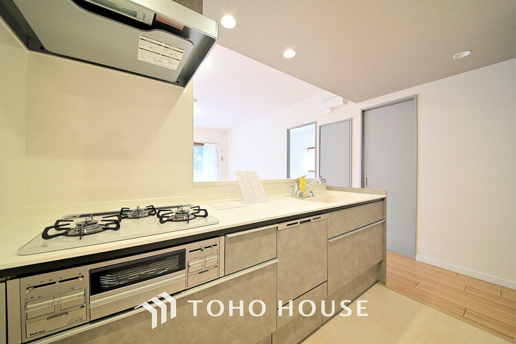 キッチン シンプルな部屋の雰囲気に溶け合うナチュラルキッチン