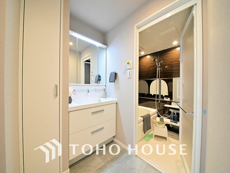 洗面 大きな洗面鏡付き、朝の身支度も楽しくなりますね