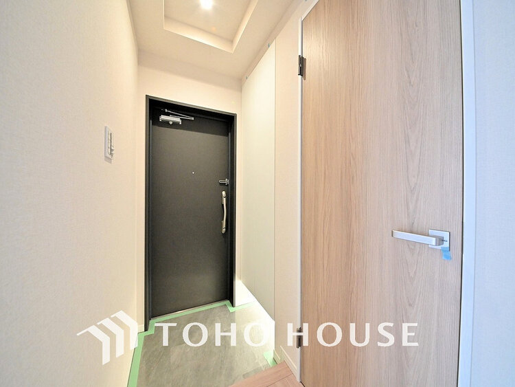 玄関 落ち着いた雰囲気の玄関、家族の帰りを暖かく迎えてくれます