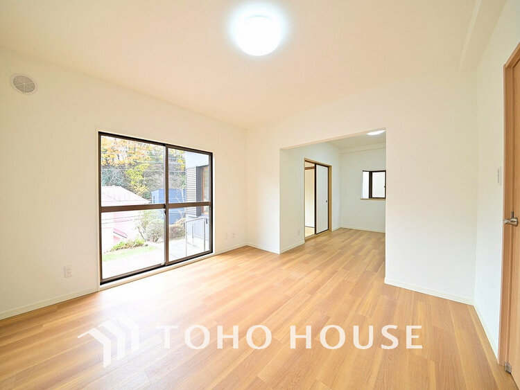 内装 家族みんなが爽やかに過ごせるように、光をたっぷり取り込んだLDK