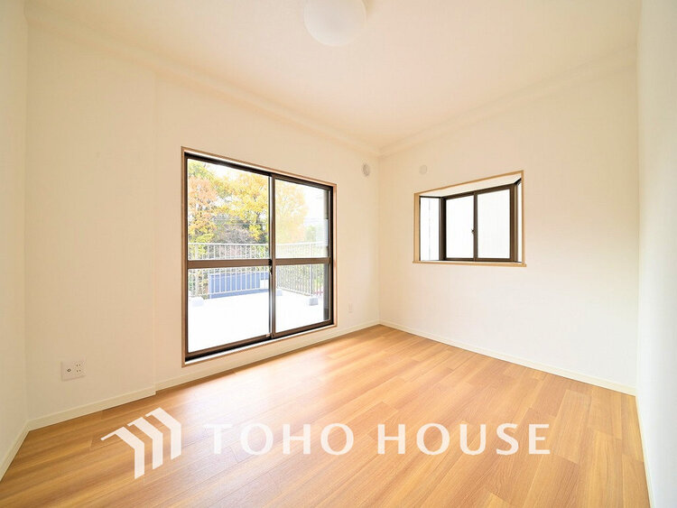 内装 採光もある洋室は、くつろぎのひと時を過ごすのにぴったり